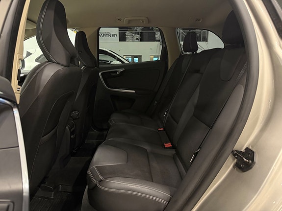 Volvo XC60 12 of 19
