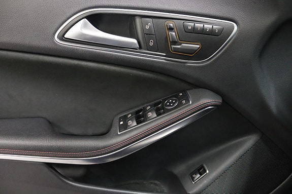 Mercedes-Benz CLA200 18 of 23