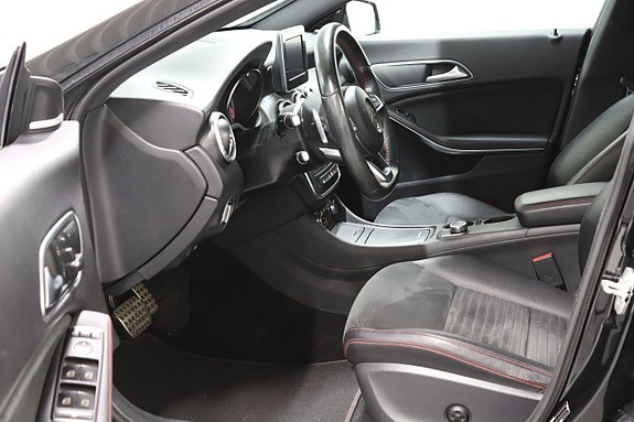 Mercedes-Benz CLA200 9 of 23