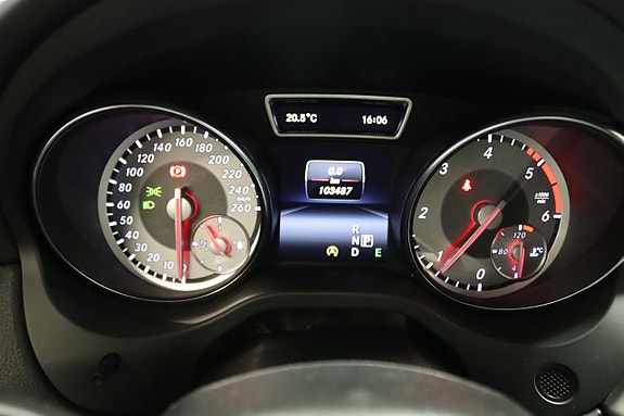 Mercedes-Benz CLA200 12 of 23