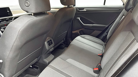 Volkswagen T-Roc 11 of 12