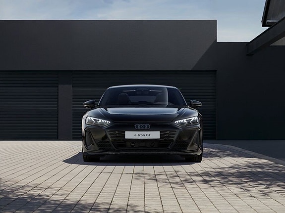 Audi e-tron GT 2 of 10