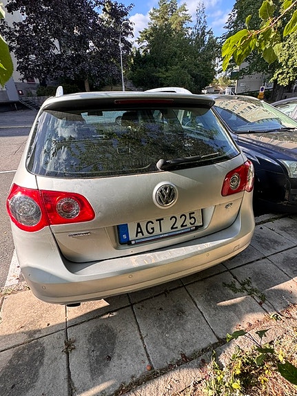 Volkswagen Passat 2 of 7