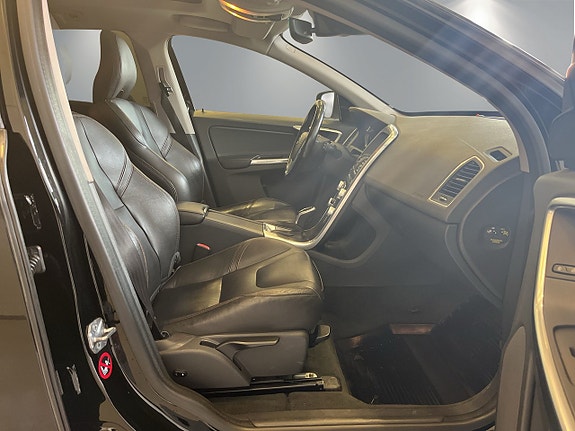 Volvo XC60 9 of 25