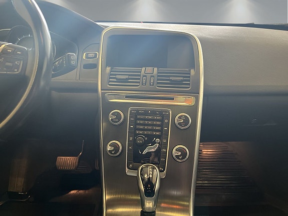 Volvo XC60 11 of 25