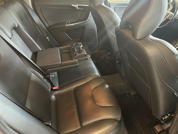 Volvo XC60 14 of 25