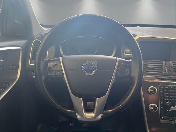 Volvo XC60 12 of 25