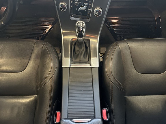 Volvo XC60 15 of 25