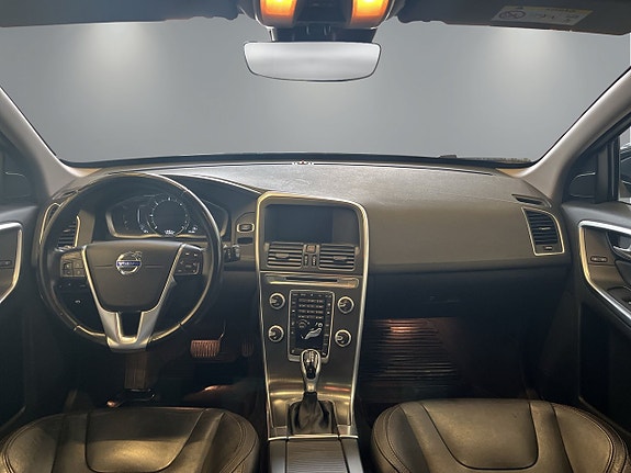 Volvo XC60 10 of 25