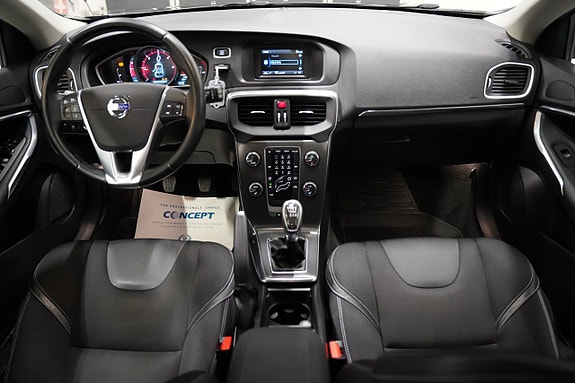 Volvo V40 8 of 18