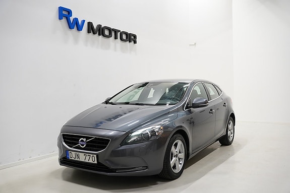Volvo V40 2 of 18