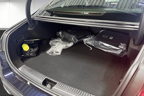 Mercedes-Benz 300 E 19 of 24