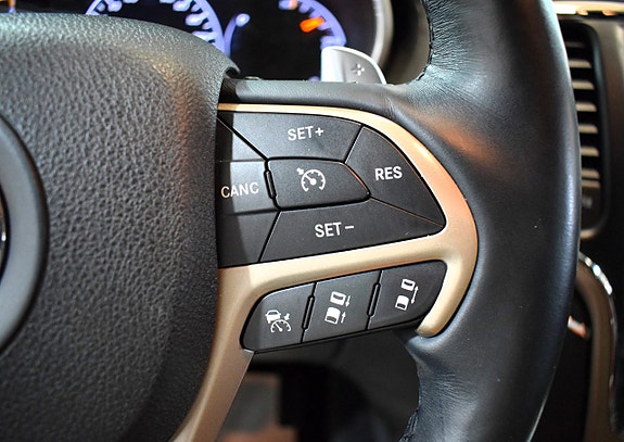 Jeep Grand Cherokee 14 of 30
