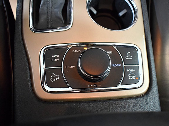 Jeep Grand Cherokee 16 of 30
