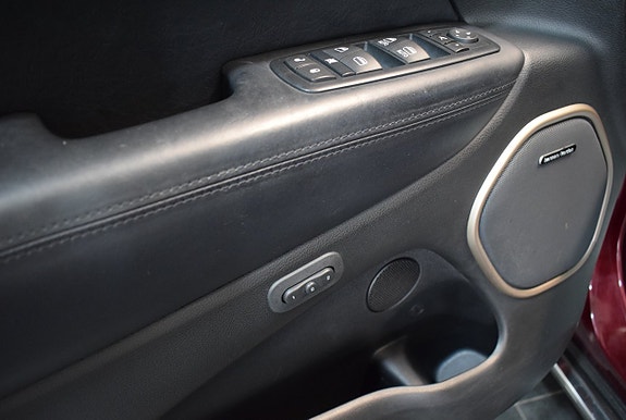 Jeep Grand Cherokee 30 of 30