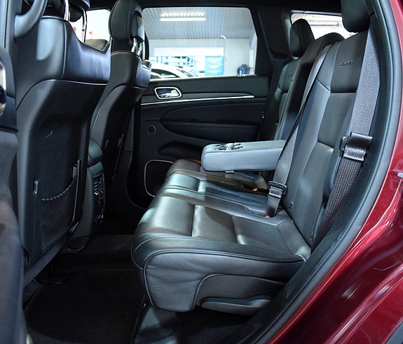 Jeep Grand Cherokee 18 of 30