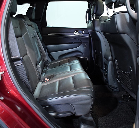 Jeep Grand Cherokee 19 of 30