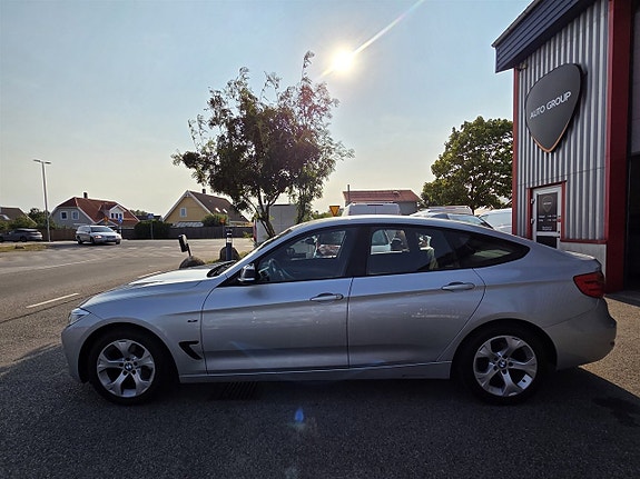 BMW 320 2 of 14