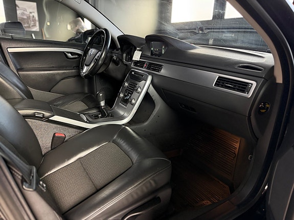 Volvo V70 8 of 14