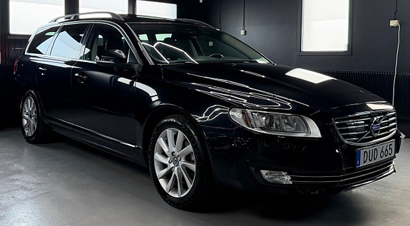 Volvo V70 2 of 14