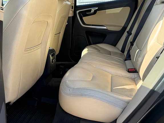 Volvo XC60 8 of 15