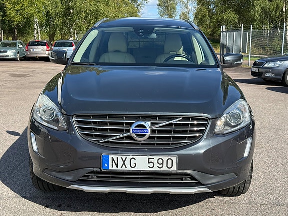 Volvo XC60 2 of 15