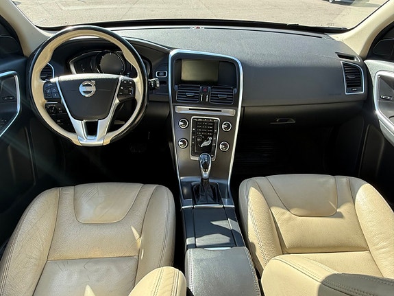 Volvo XC60 11 of 15