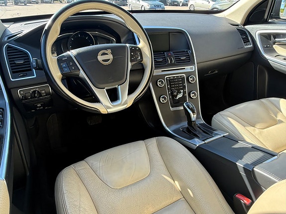 Volvo XC60 10 of 15