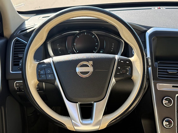 Volvo XC60 12 of 15