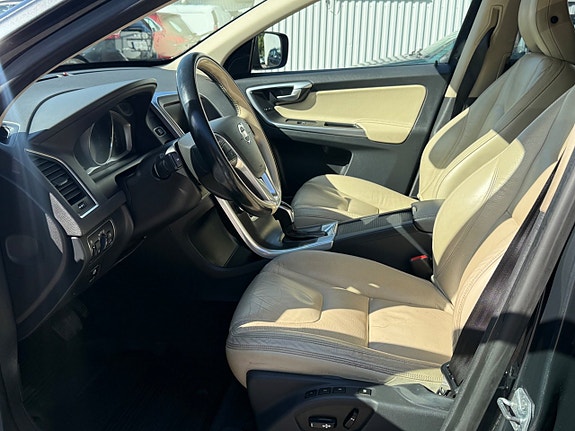 Volvo XC60 9 of 15
