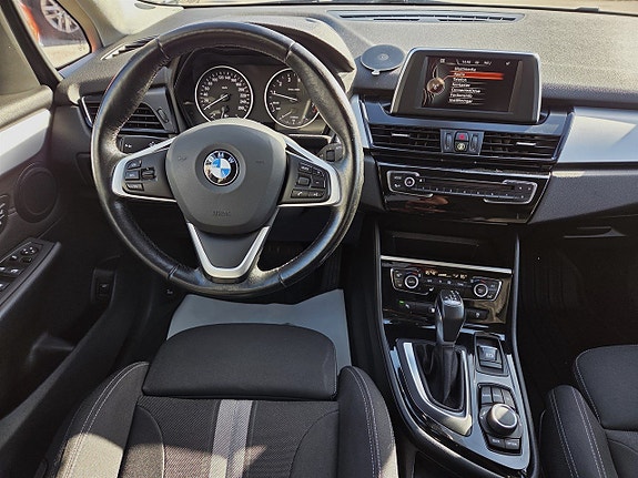 BMW 218 13 of 16