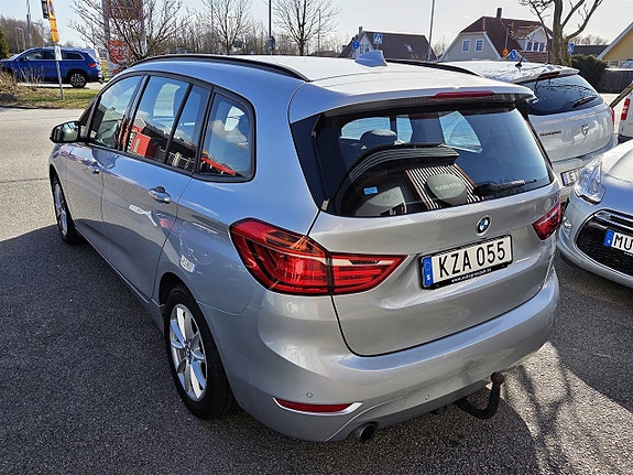 BMW 218 7 of 16