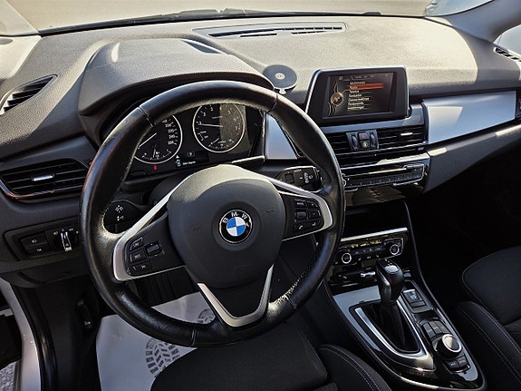 BMW 218 11 of 16