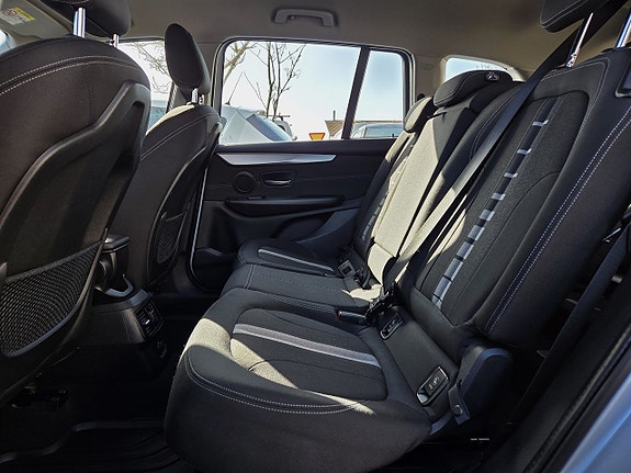 BMW 218 14 of 16