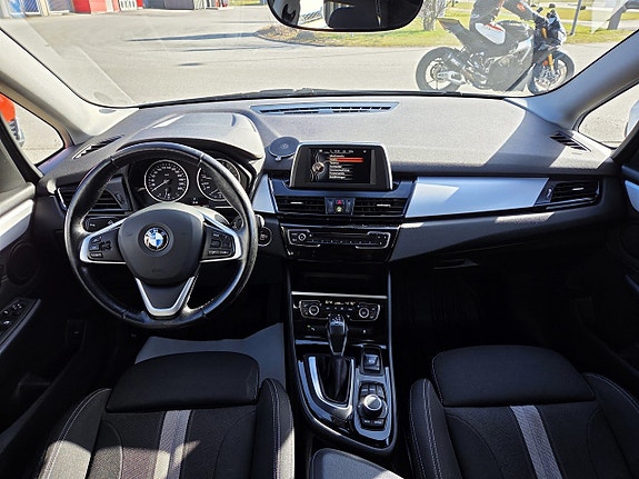 BMW 218 12 of 16