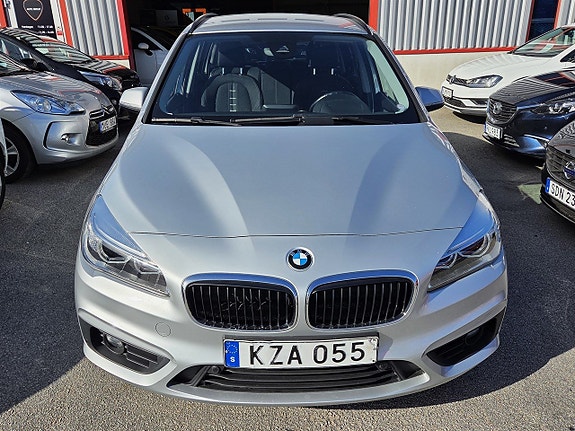 BMW 218 3 of 16
