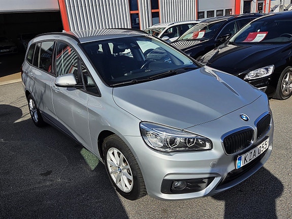 BMW 218 4 of 16