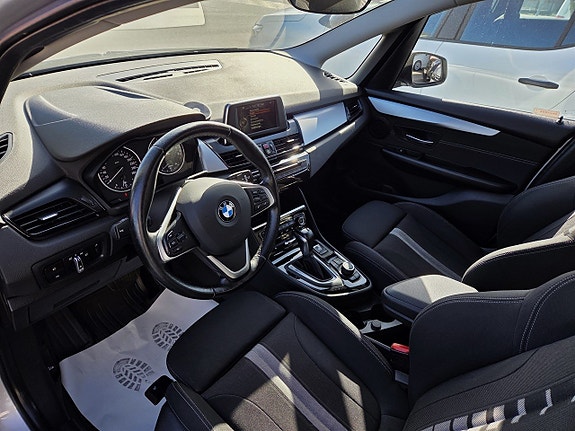 BMW 218 10 of 16
