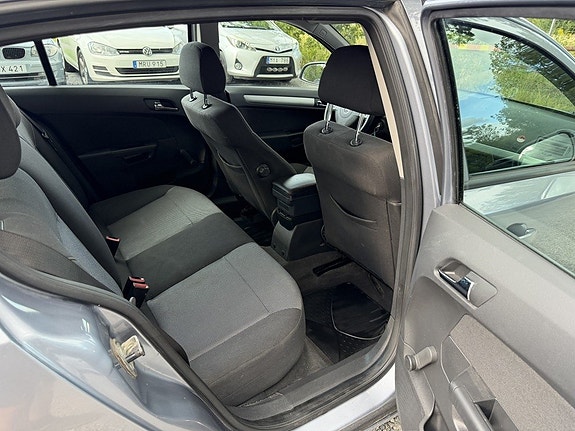 Opel Astra 14 of 16
