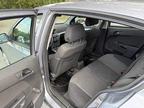 Opel Astra 15 of 16