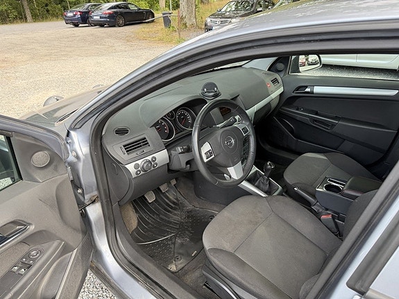 Opel Astra 12 of 16