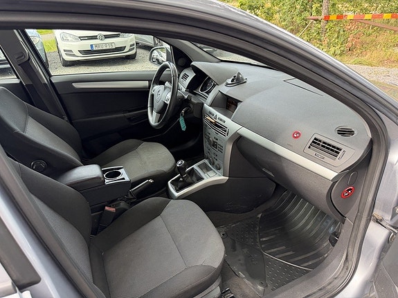 Opel Astra 11 of 16