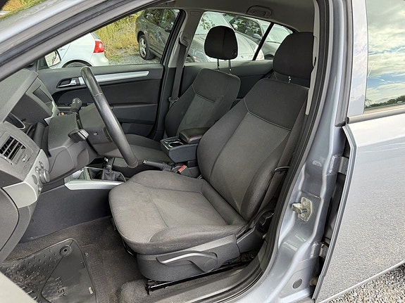 Opel Astra 13 of 16