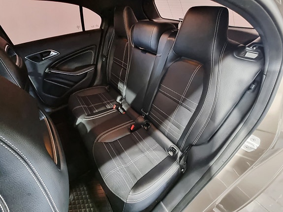Mercedes-Benz A180 9 of 19