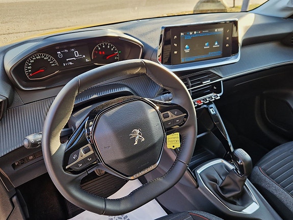 Peugeot 208 8 of 15