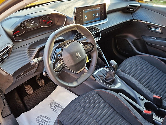 Peugeot 208 11 of 15