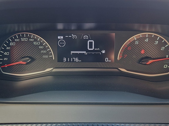 Peugeot 208 9 of 15