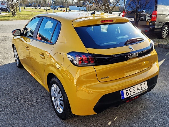 Peugeot 208 7 of 15
