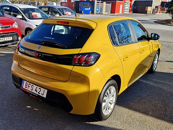 Peugeot 208 5 of 15