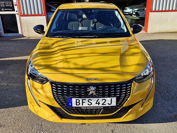 Peugeot 208 3 of 15